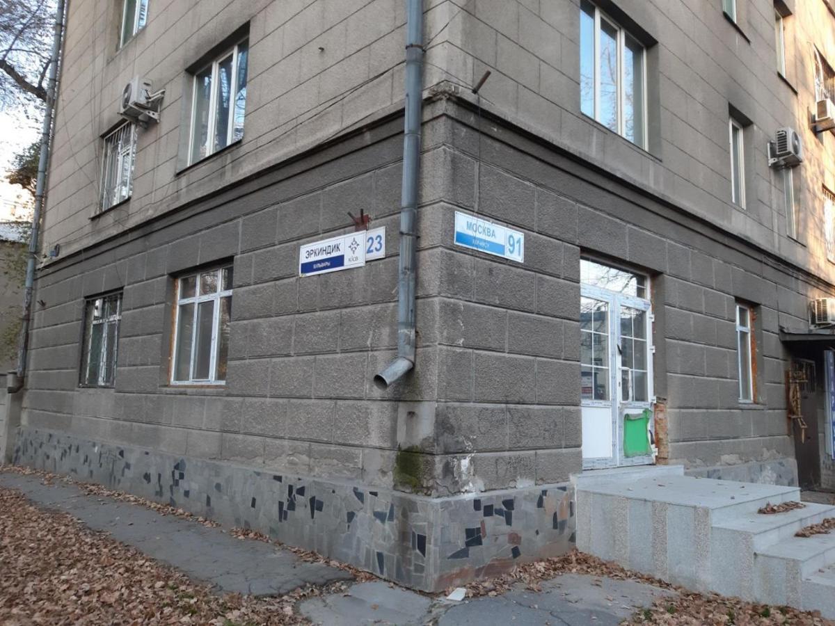 Aura On Erkindik Boulevard Bisjkek Buitenkant foto