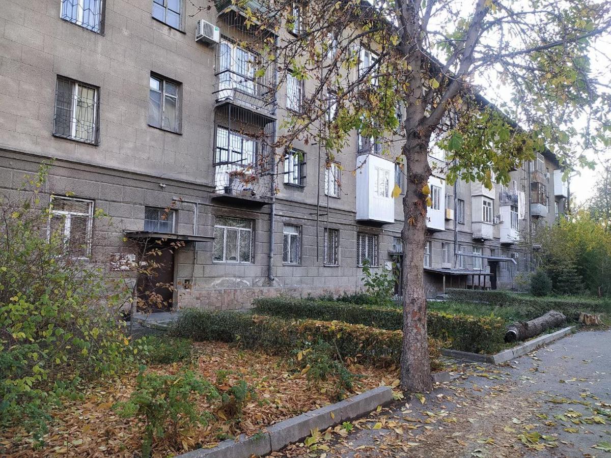 Aura On Erkindik Boulevard Bisjkek Buitenkant foto